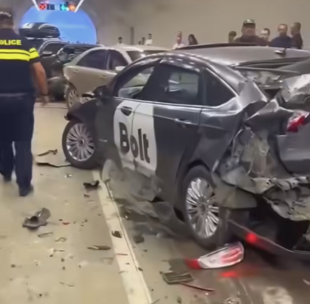 VIDEO: უმძიმესი ავარია რიკოთის გვირაბში. დამტვრეულია 8 ავტომობილი 