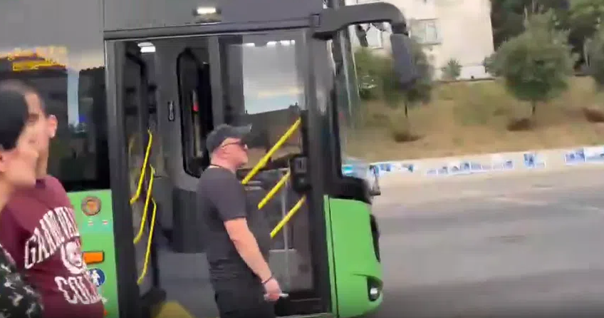 VIDEO: რამდენიმე წუთის წინ გლდანში ავარია მოხდა - ამ დროისთვის შემთხვევის ადგილზე მოძრაობა პარალიზებულია