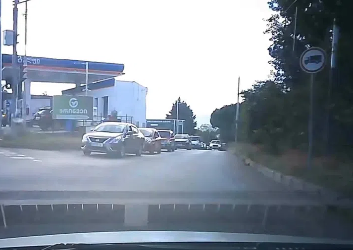 VIDEO: "იცნობდეთ...აქეთ ჰქონდა პრეტენზია ,“გაიარე რა”-ო " - რა ჩანს კამერის ჩანაწერში, რომელსაც მოქალაქე ავრცელებს?