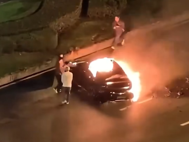 VIDEO: უმძიმესი კადრები როდესაც ავტომობილს ხანძარი გაუჩნდა
