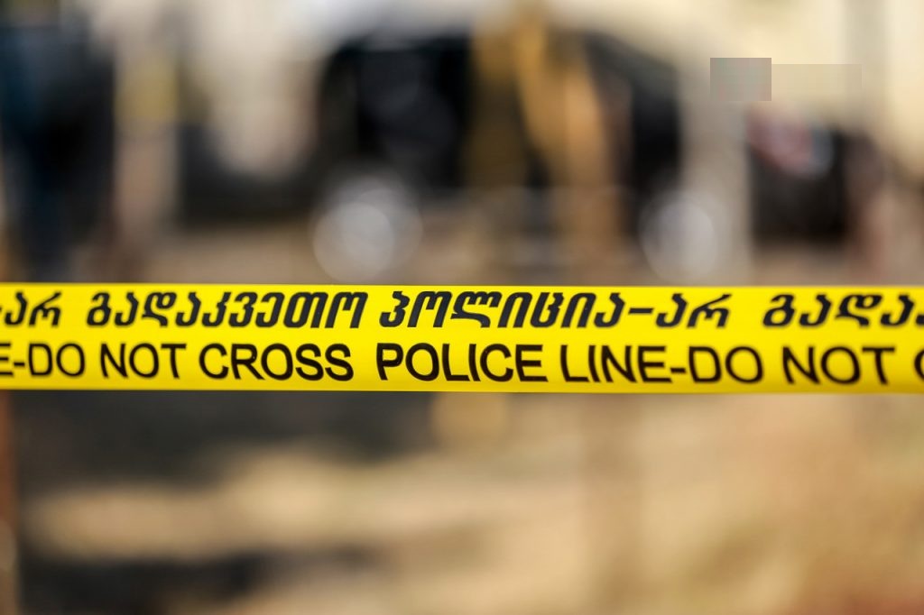 ბათუმში მამა-შვილი დაჭრეს