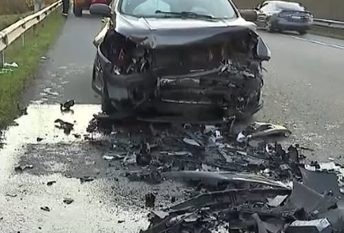 VIDEO: ერთმანეთს ორი ავტომობილი შეეჯახა – ვრცელდება უმძიმესი ავარიის კადრები, რომელსაც მსხვერპლი მოჰყვა