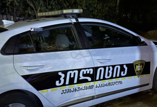 ორი ავარია: ბავშვი სასწრაფოდ თბილისში გადმოიყვანეს - მანქანა ეზოში შესვლას ცდილობდა და ამ დროს ჯიპი დაეჯახა