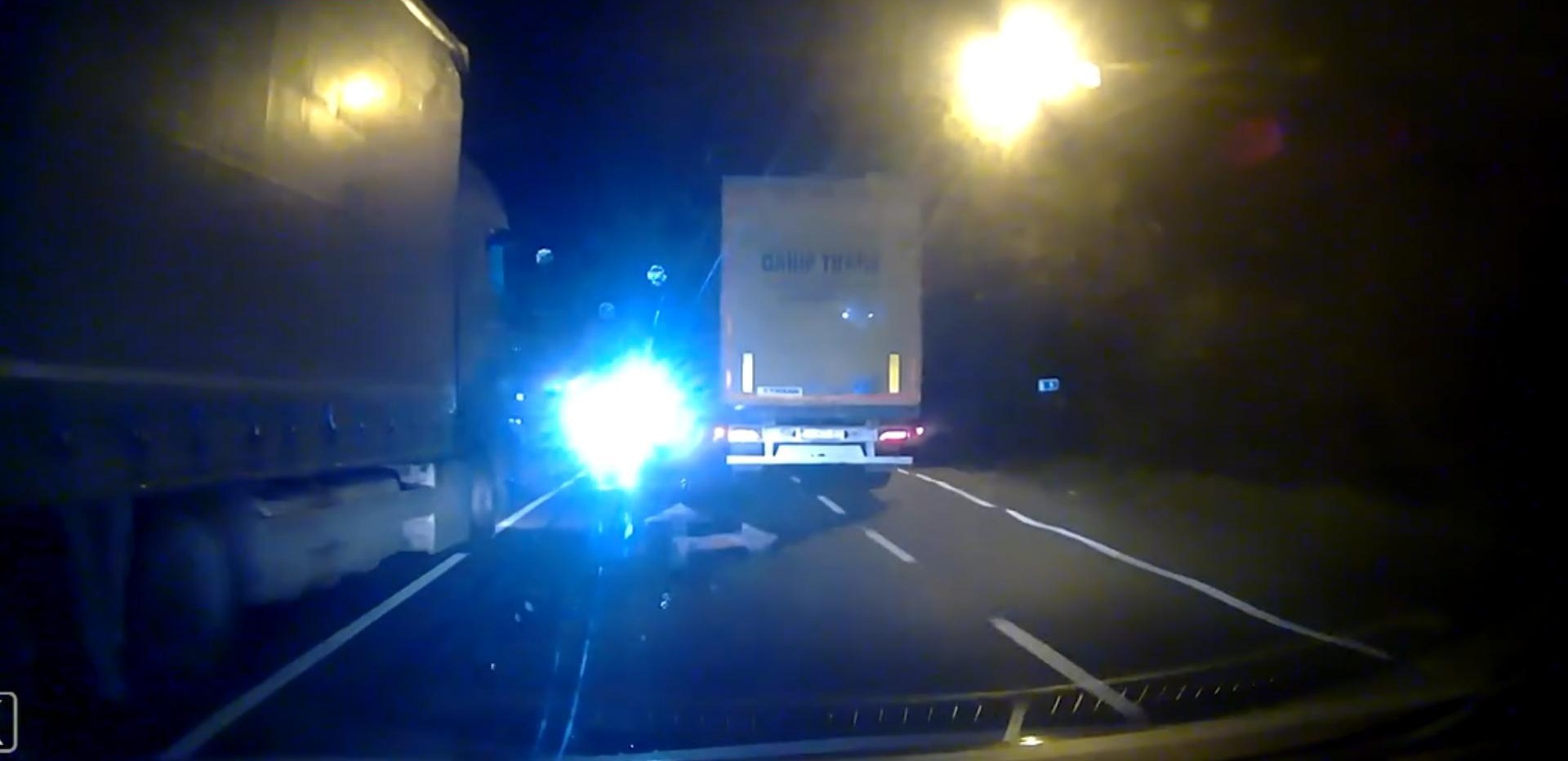 VIDEO: ვრცელდება საგანგაშო კადრები, რომლებიც ავტომობილის კამერამ დააფიქსირა - "თქვენი თავი თუ არ გეცოდებათ სხვებს რას გვერჩით?"