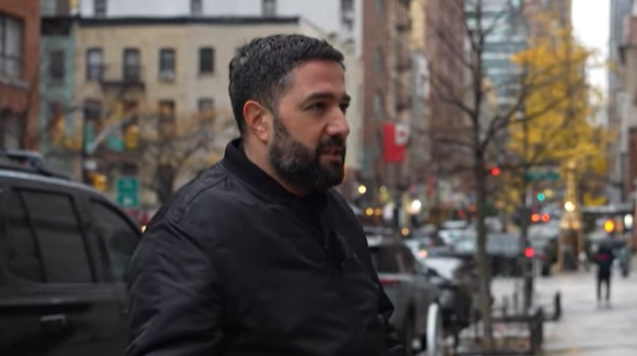 “ჩემს ცხოვრებაში ყველაზე მძიმე დღე იყო, მისი სიცოცხლის ბოლო წუთამდე მასთან ვიყავი – მაგის მერე ორი კვირა საოპერაციოში ვერ შევდიოდი ” – რას ყვება ემიგრაციაში წასული ექიმი დავით ლოლაძე დავით სარალიძეზე