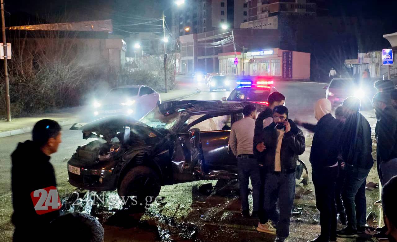 ღამის საათებში მარნეულში ავტოსაგზაო შემთხვევა მოხდა