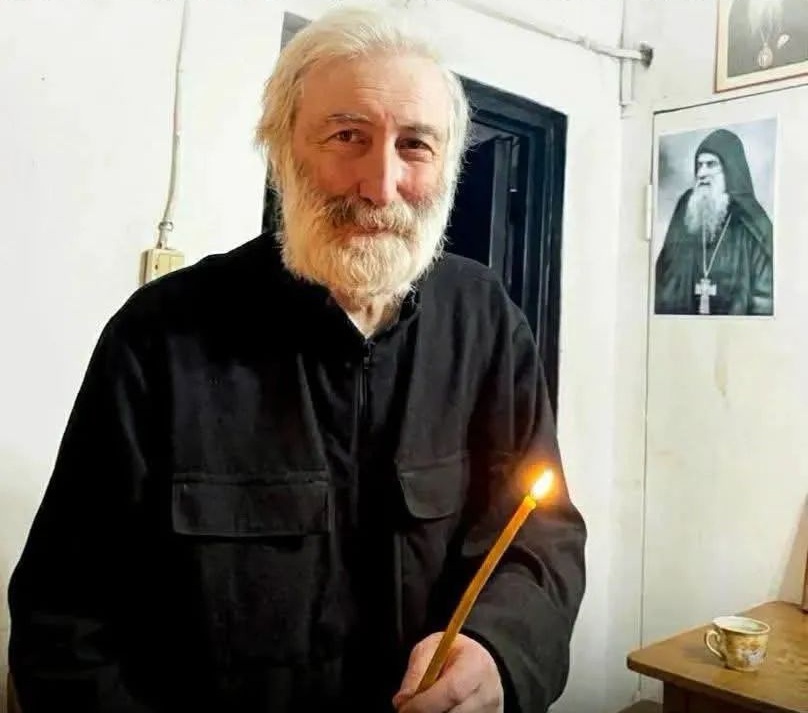 VIDEO: რა ხდება ამ წუთებში ბერი ნარიმანის სახლთან, სადაც ის გარდაცვლილი იპოვეს