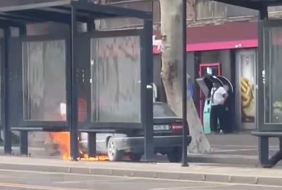 VIDEO: რამდენიმე წუთის წინ წერეთელზე ავტომობილს ცეცხლი გაუჩნდა