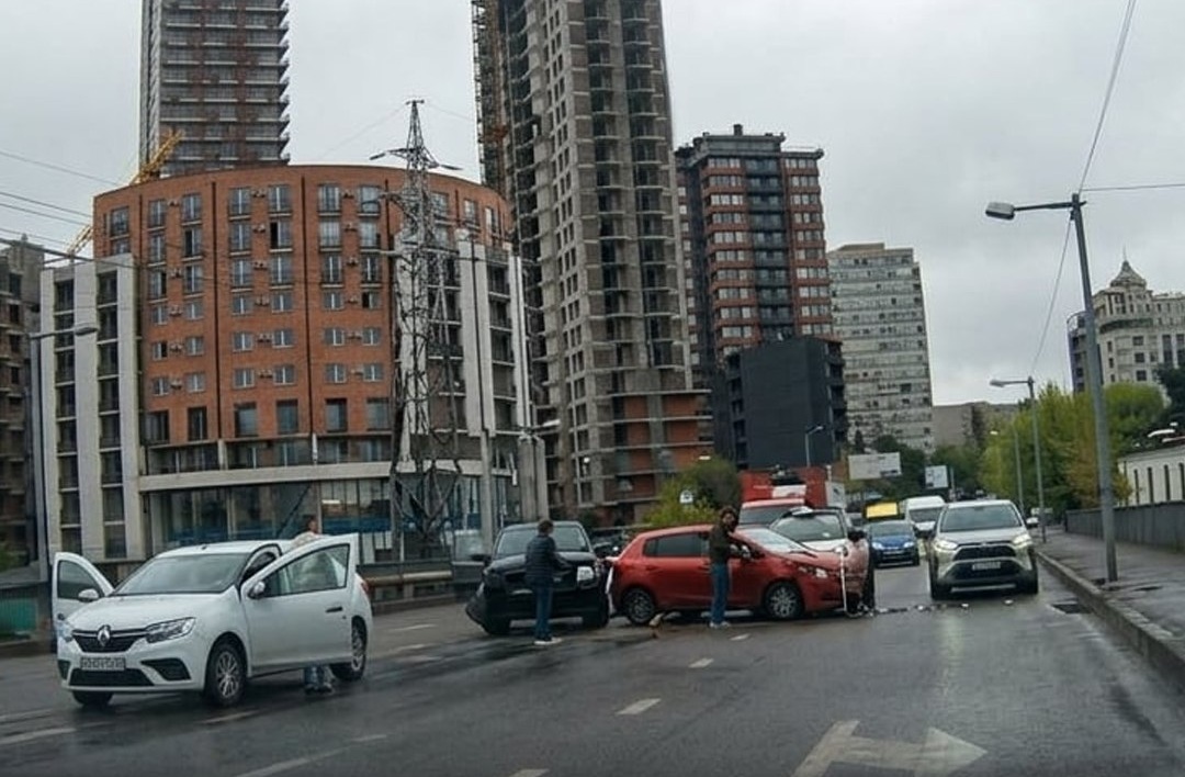 VIDEO: უმძიმესი ავარია რუსთავის ავტობანზე - შემთხვევა მანქანის ვიდეო რეგისტრატორმა დააფიქსირა