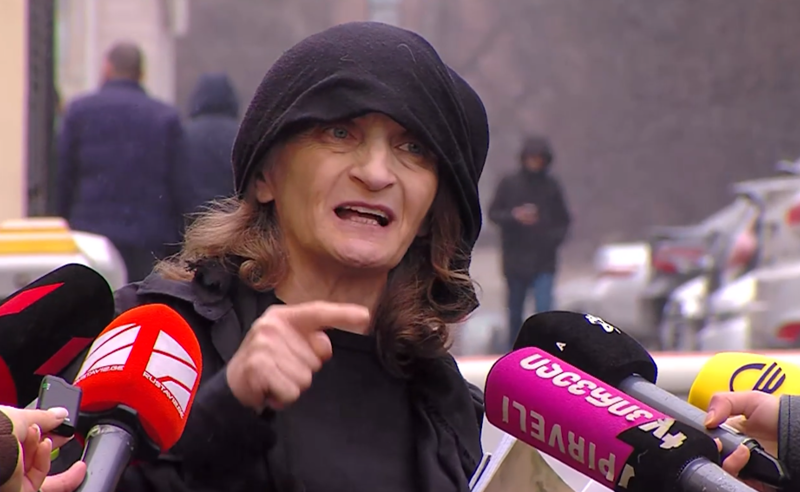 “ცირკი დამიდგეს მამრებმა, ეს ყველაფერი დადგმული იყო”- რას აცხადებს მოკლული მასწავლებლის დედა
