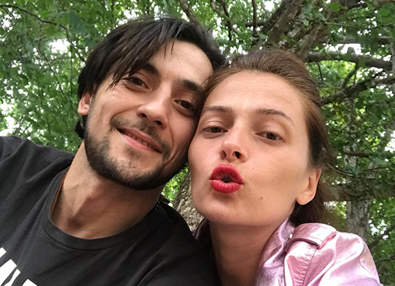 “რო­გორ შე­იძ­ლე­ბა ადა­მი­ან­მა, რო­მელ­მაც იცის, რომ კაცს ჰყავს ცოლი და სამი შვი­ლი, ოჯახ­ში ად­გე­ბო­დე სასმლით” – თამუნა მუსერიძე მორიგ მიმართვას ავრცელებს