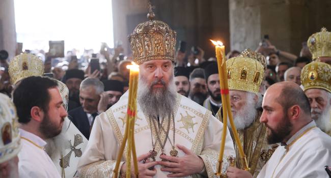 პატრიარქი შიო III სამების ტაძარში პირველ სადღესასწაულო წირვას აღავლენს
